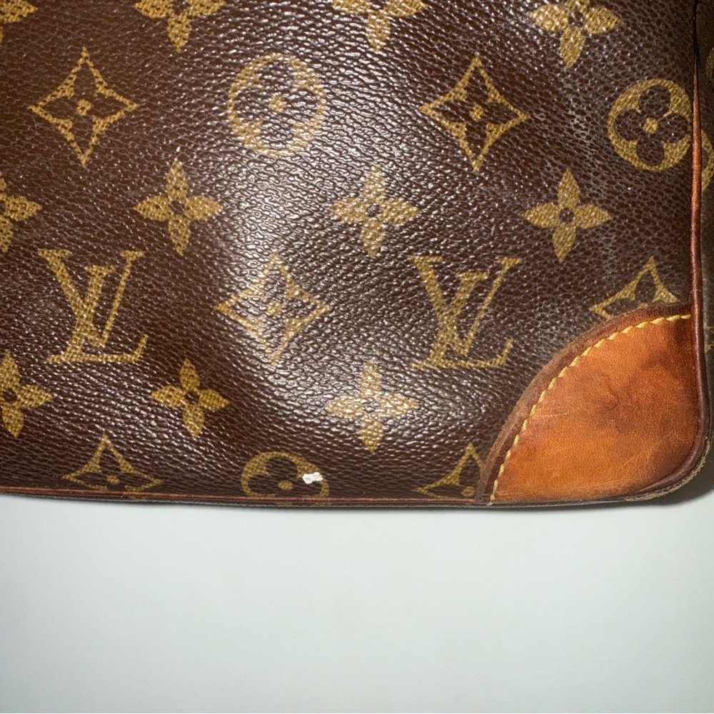 AUTHENTIC Louis Vuitton Trocadero 27 Crossbody Bag - Picture 10 of 16